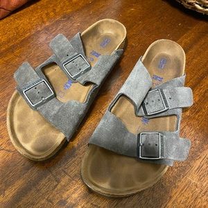Birkenstocks soft footbed in velvet gray